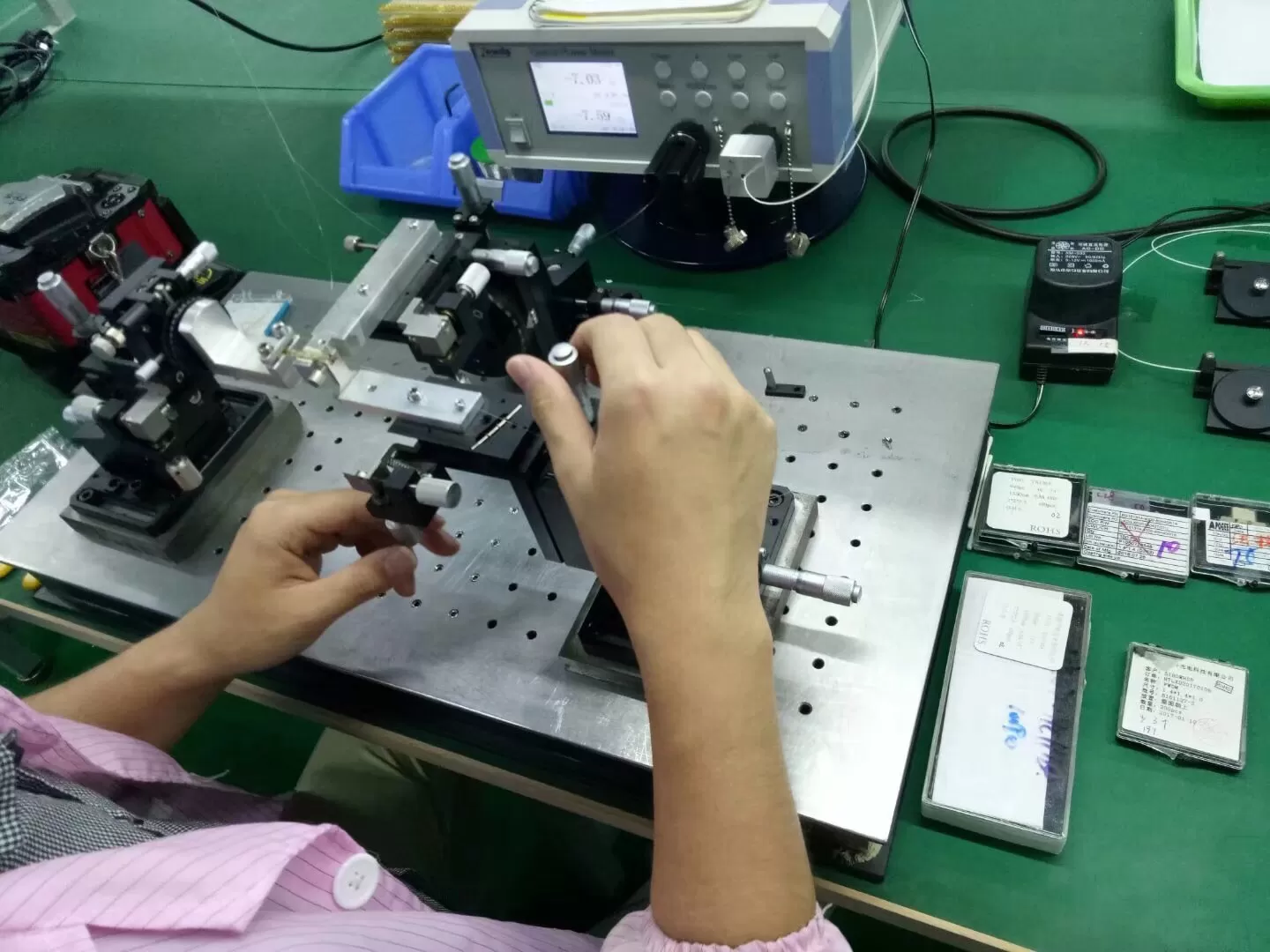 六维调整架：高精度定位的核心工具(图1)